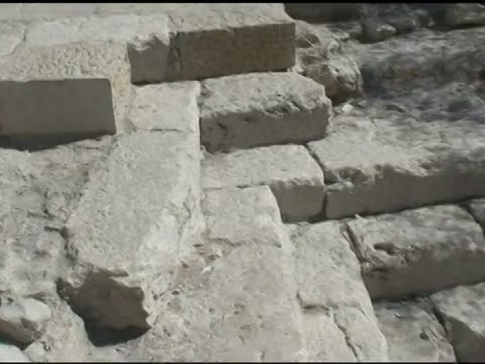 罗马台阶进入耶路撒冷贝塞斯达的水池