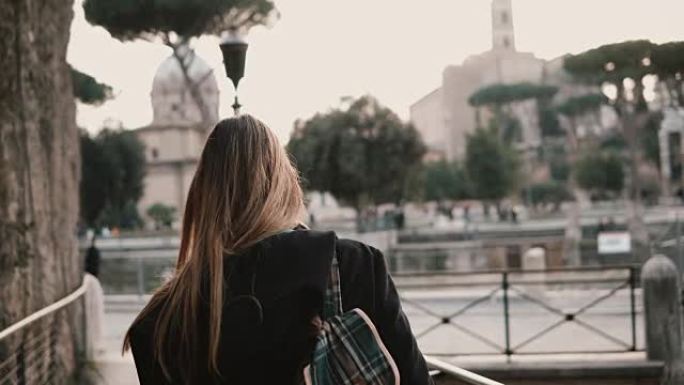 女孩在意大利罗马漫步，看到古老而美丽的城市。探索古罗马遗址的女人