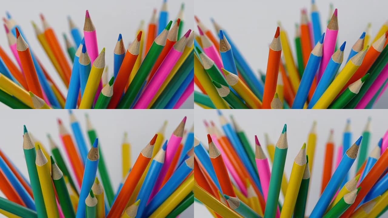 许多旋转彩色铅笔