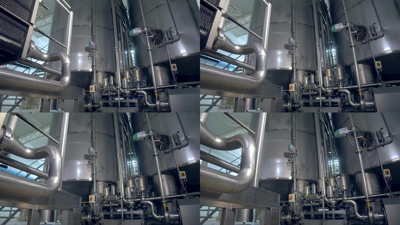 工厂水箱和管道的特写镜头。多莉。4K。