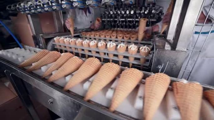 冰淇淋生产过程的拍摄。没有脸。高清。