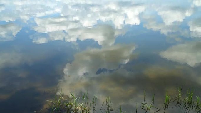 水面反射的4k云