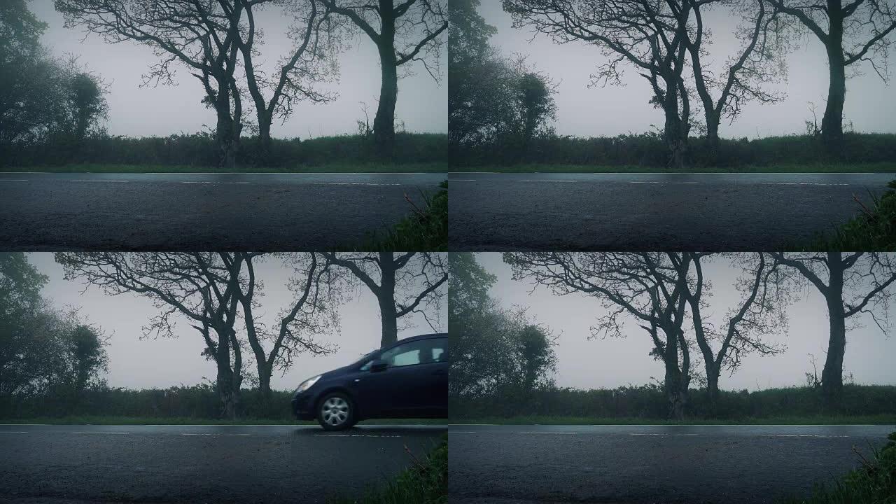雾雨中乡村道路上的汽车