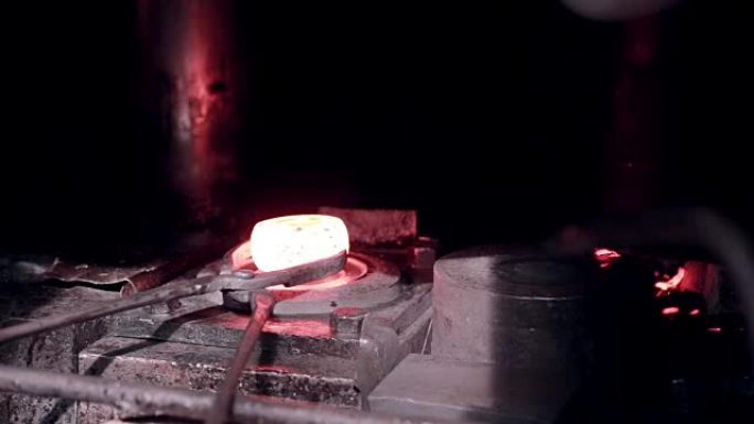 metall生产工厂的自动化锻造机械