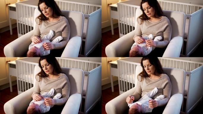 焦虑的新妈妈患有产后抑郁症，在家中抱着男婴在托儿所