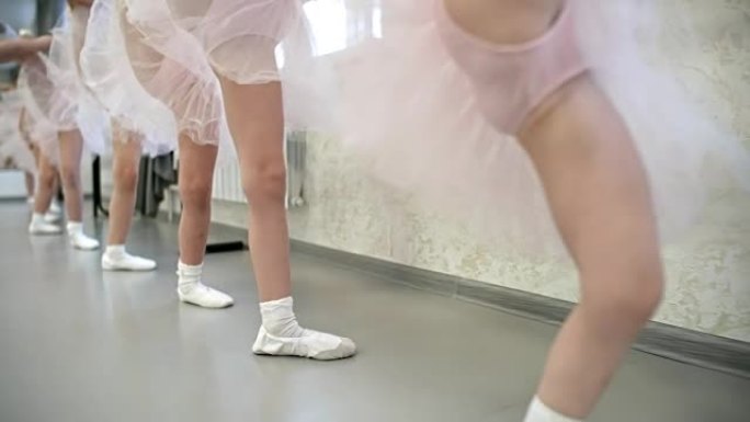 芭蕾舞课伸展腿
