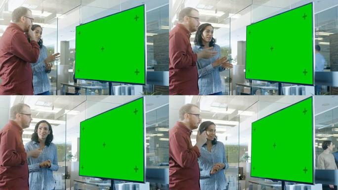 会议室的男女讨论了模拟色键绿屏电视。