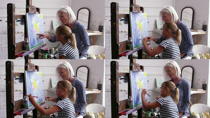 在R3D上拍摄的工作室中的祖母和孙女绘画