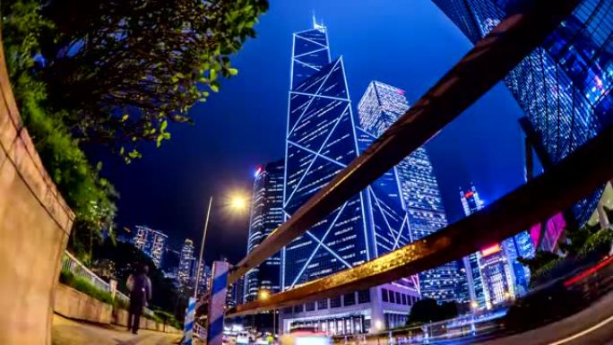 晚上在香港中环商业区的延时中国银行