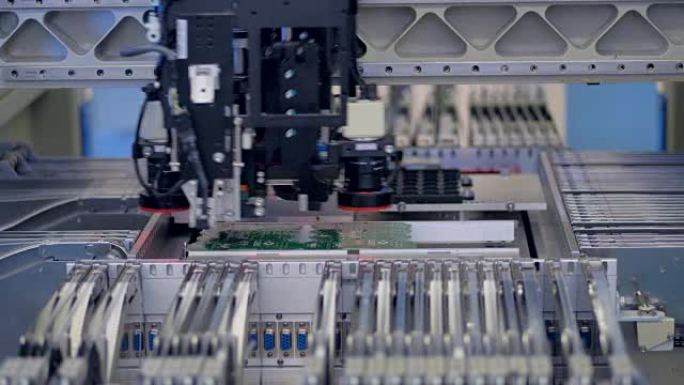 印刷电路板的自动化生产。4K。
