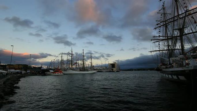 高高的船在挪威南部。