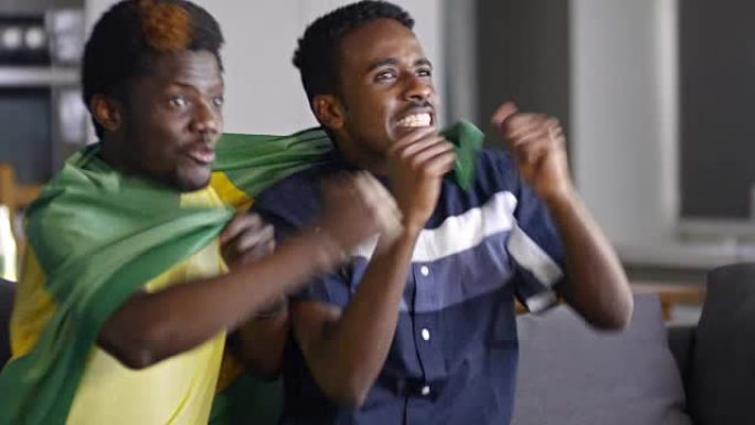 非洲人看足球并支持巴西队