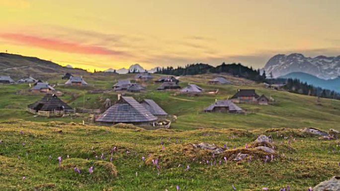 斯在宁静、田园诗般的春山景观、赫德森斯定居点、维利卡·普兰纳、斯洛文尼亚