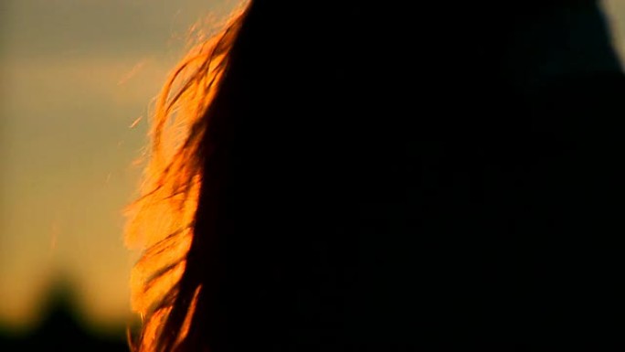 高清慢动作: 玩头发