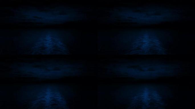 夜间在海洋上航行