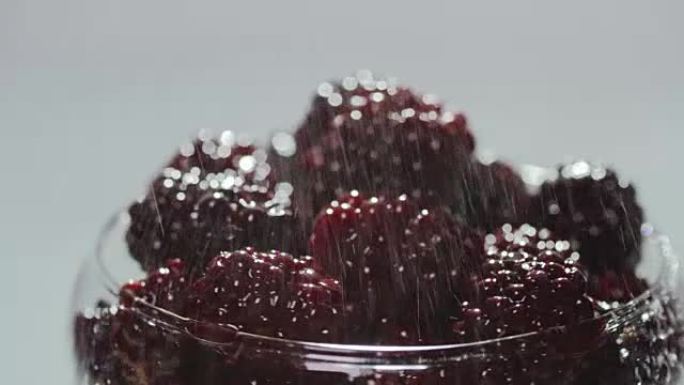 喷洒黑莓
