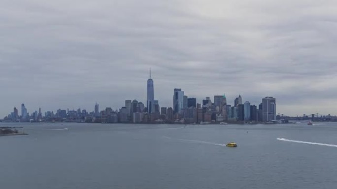 雨和暴风雨中的曼哈顿市中心全景