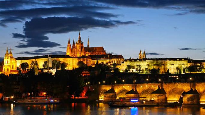 日落后的布拉格城堡。捷克共和国。
