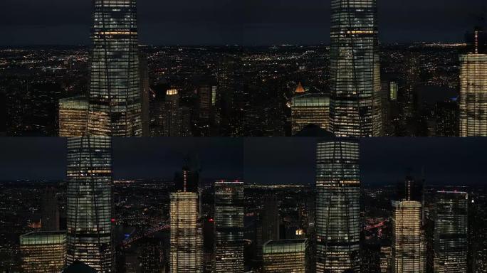 空中，特写: 曼哈顿市区的标志性天际线在夜间被灯光照亮