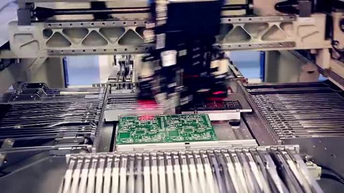 印刷电路板的机器人生产