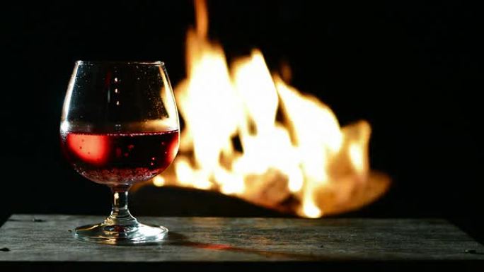 酒杯和火焰红酒酒杯火焰燃烧视频素材