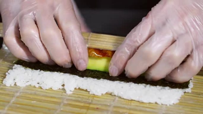 用鸭胸烹饪寿司