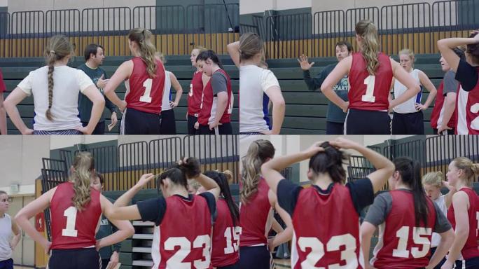 女子篮球队挤在教练周围