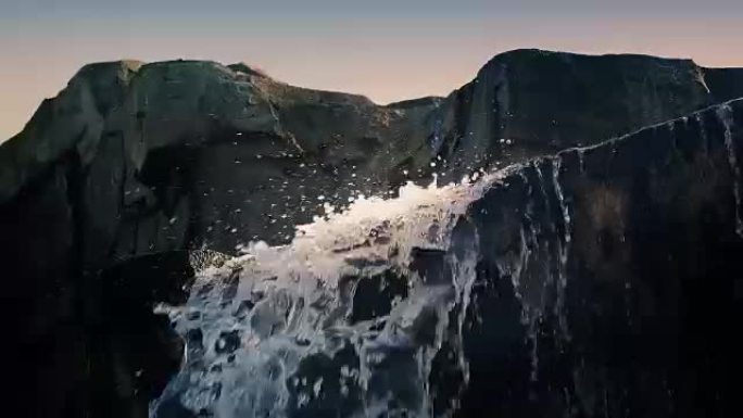 岩石面上的瀑布