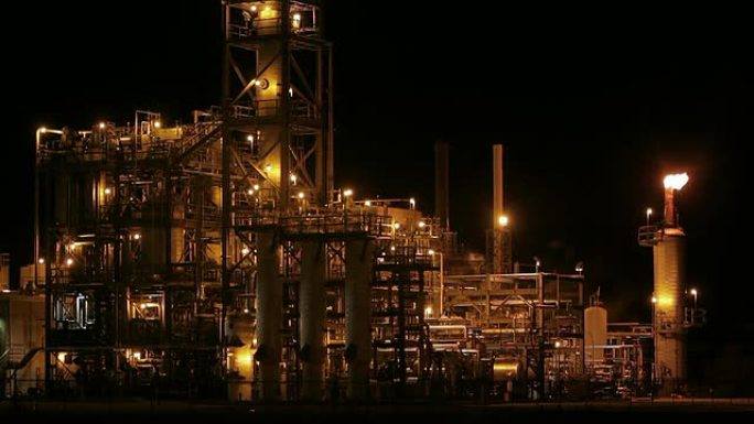 夜间炼油厂范围