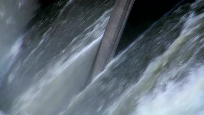 水力发电。可再生能源