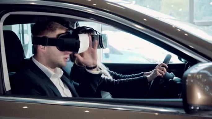 年轻女子将使用VR在新车上进行试驾