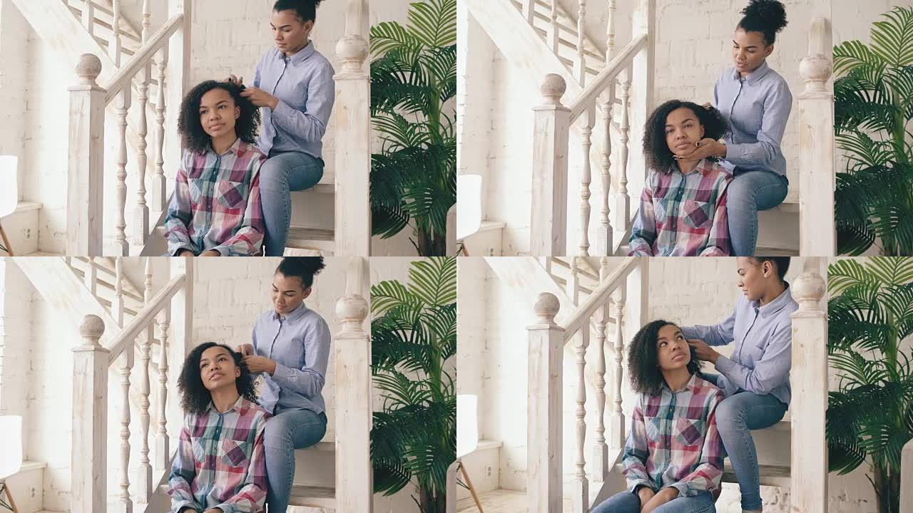 两个非洲裔美国卷发女孩姐妹会互相取笑卷发发型，在家玩得开心