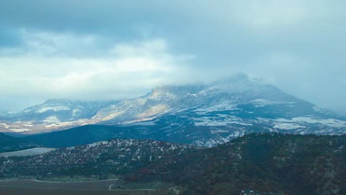 德米尔吉山上的雪，克里米亚，时间流逝