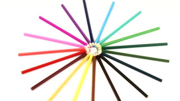 彩色铅笔围成一圈的特写