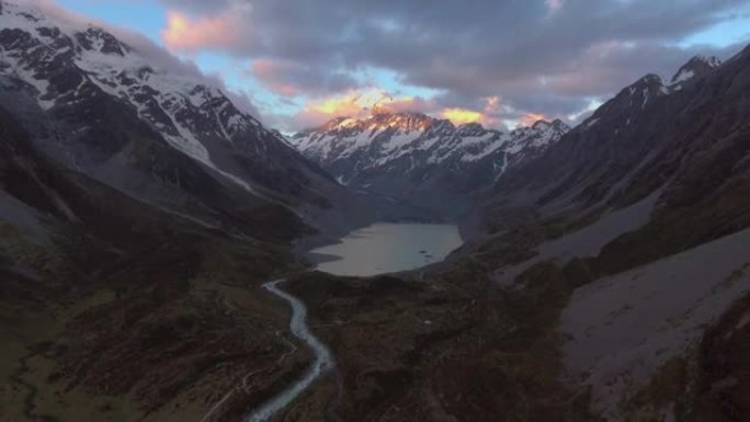 天线: 山。库克在黄昏