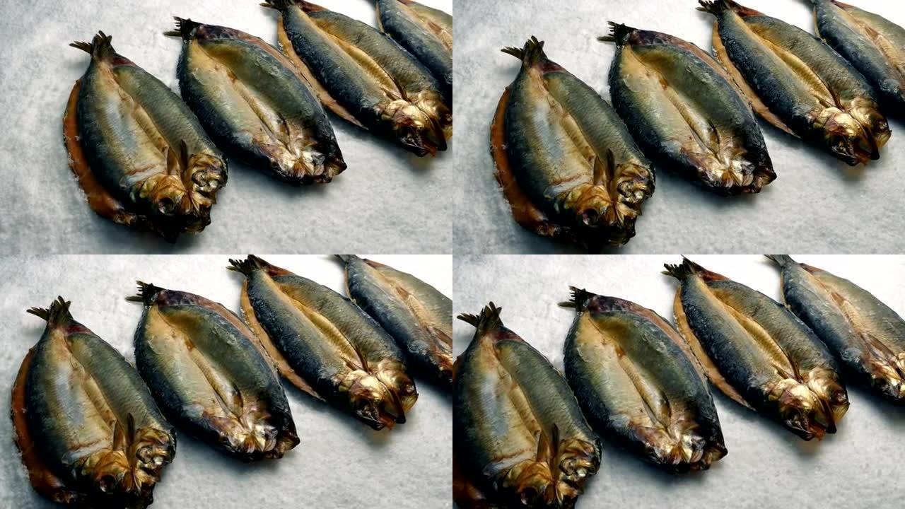 在冰上传递Kippers