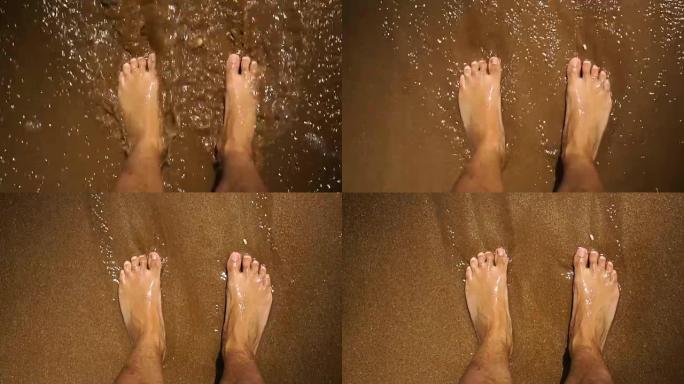 沙滩上的人的脚