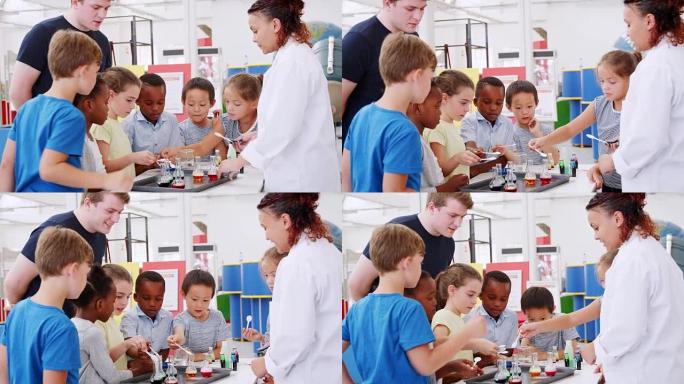 孩子们在科学中心参加化学实验