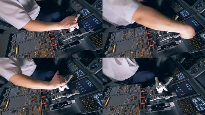 一名飞行员将手放在飞行模拟器中的飞机操纵杆上。4K。