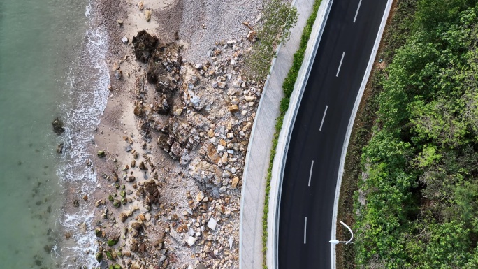 俯瞰海边的公路