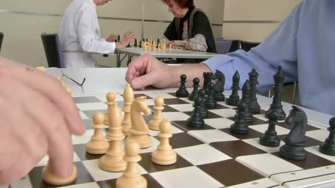高清: 老年人下棋
