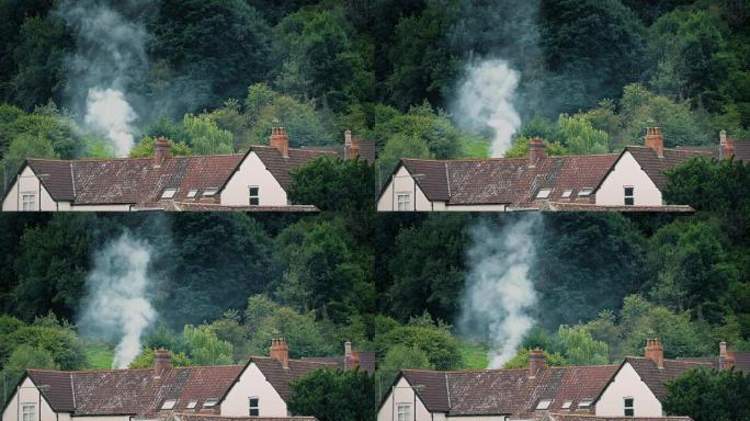 农村地区房屋冒出的烟雾