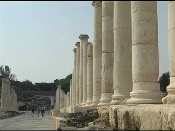 罗马路上的柱子和柱子