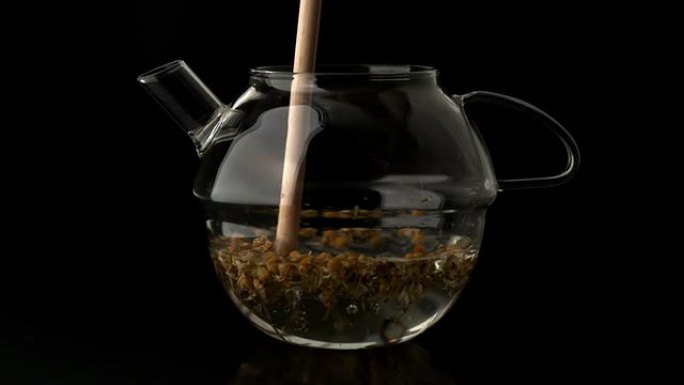木棒搅拌水和散茶茶壶