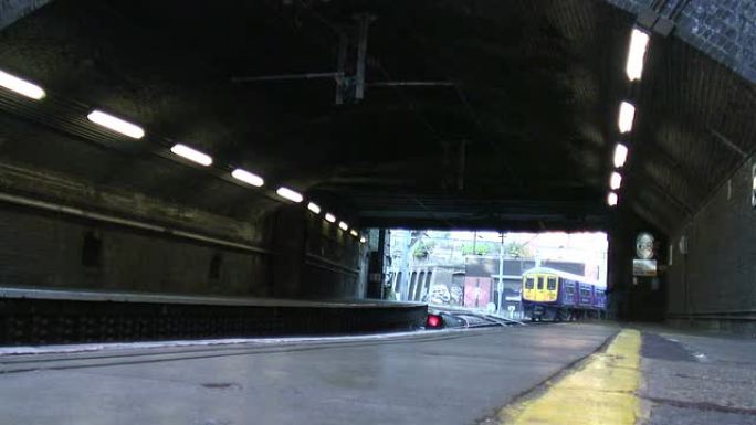 (HD1080i)再见:火车离开隧道消失