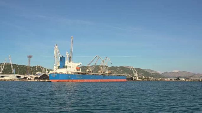 克罗地亚阳光工业码头的WS集装箱船