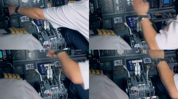 一名飞行员正指着驾驶舱屏幕上的什么东西