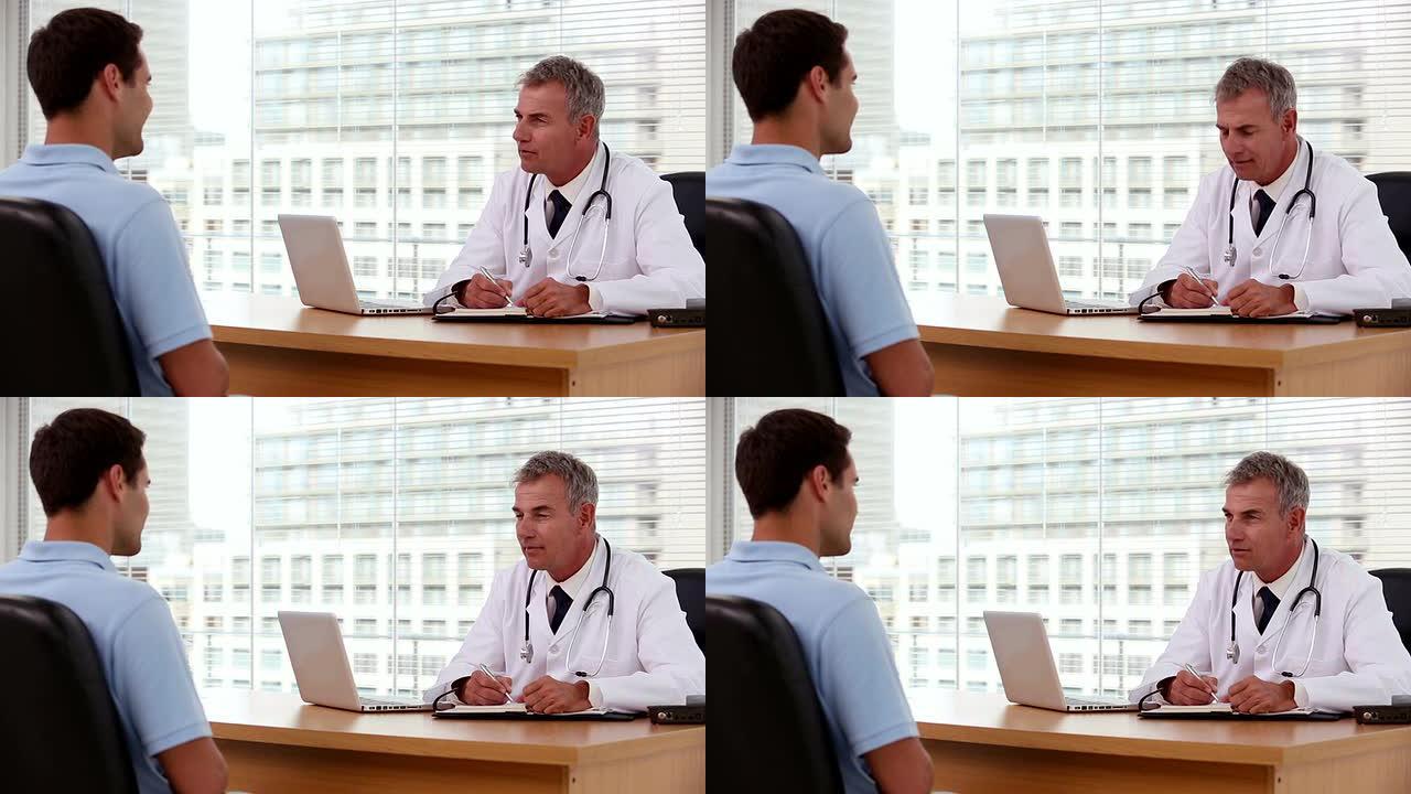 医生向病人问问题