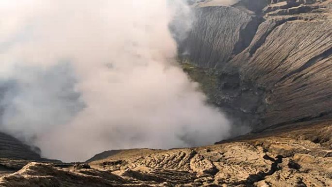 布罗莫腾格尔塞梅鲁国家公园的布罗莫火山火山口。印度尼西亚东爪哇。时间流逝