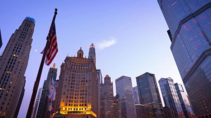 美国国旗和芝加哥城市景观